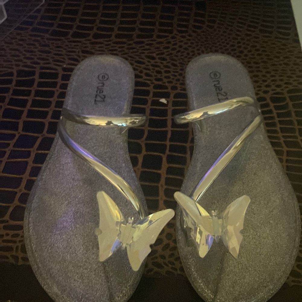 Rue 21 flip flops